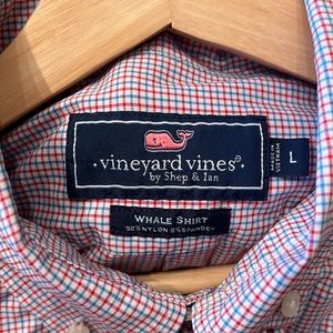 Vineyard Vines Performance Whale Button Down Shirt, EUC Size L. Red/Blue plaid